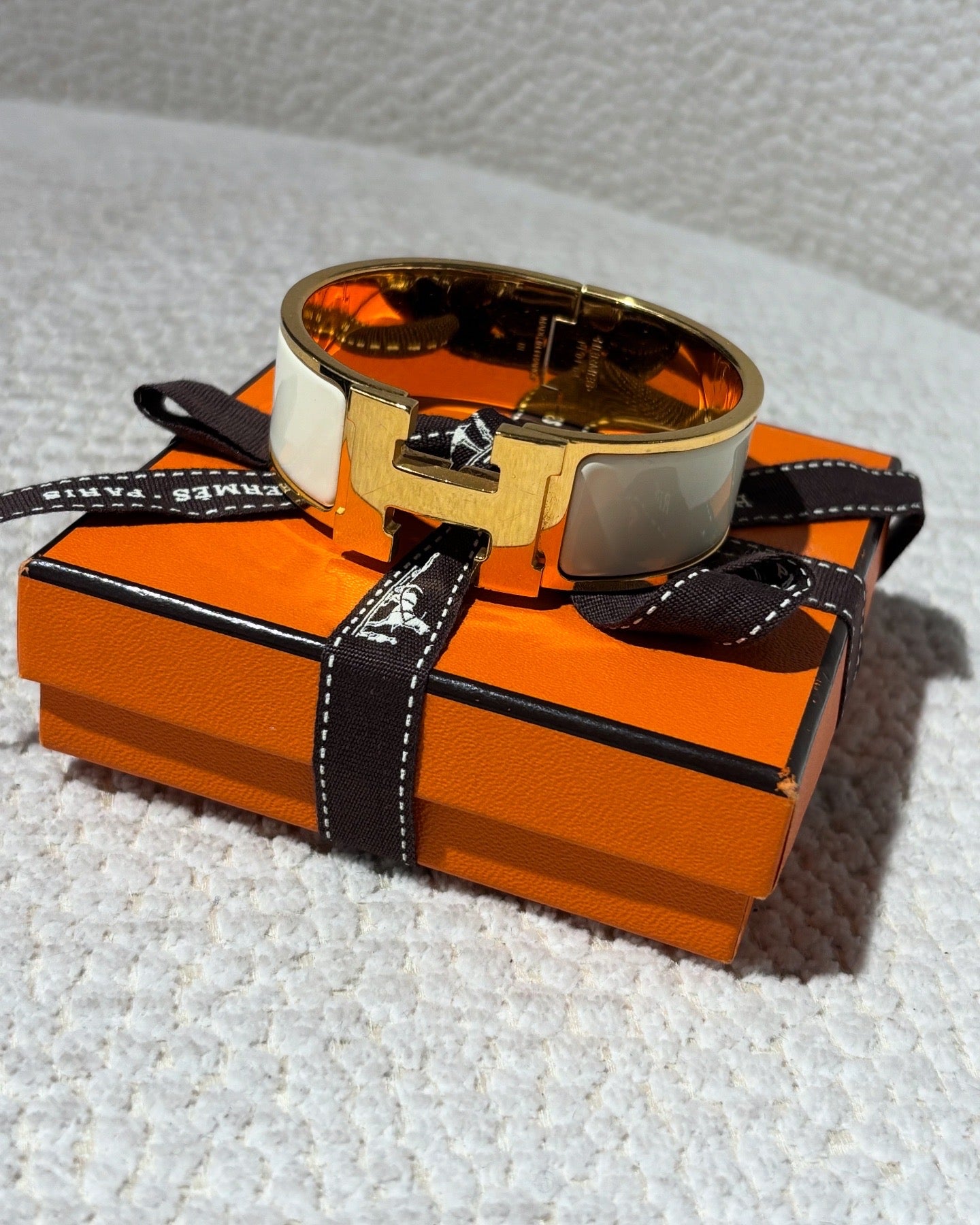 Hermés Clic H Bracelet - White & Gold - Size PM