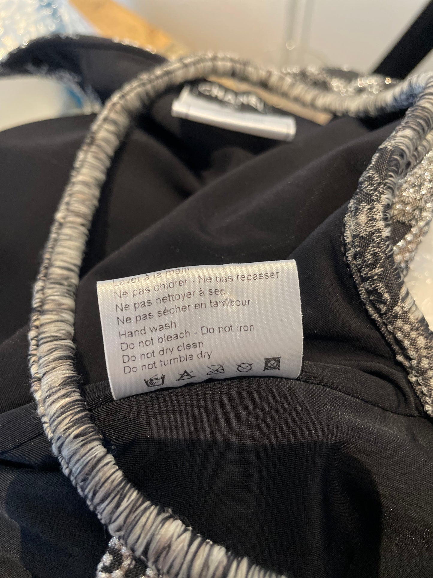 Chanel Eksklusiv Top - Håndbroderet - Sort & sølv