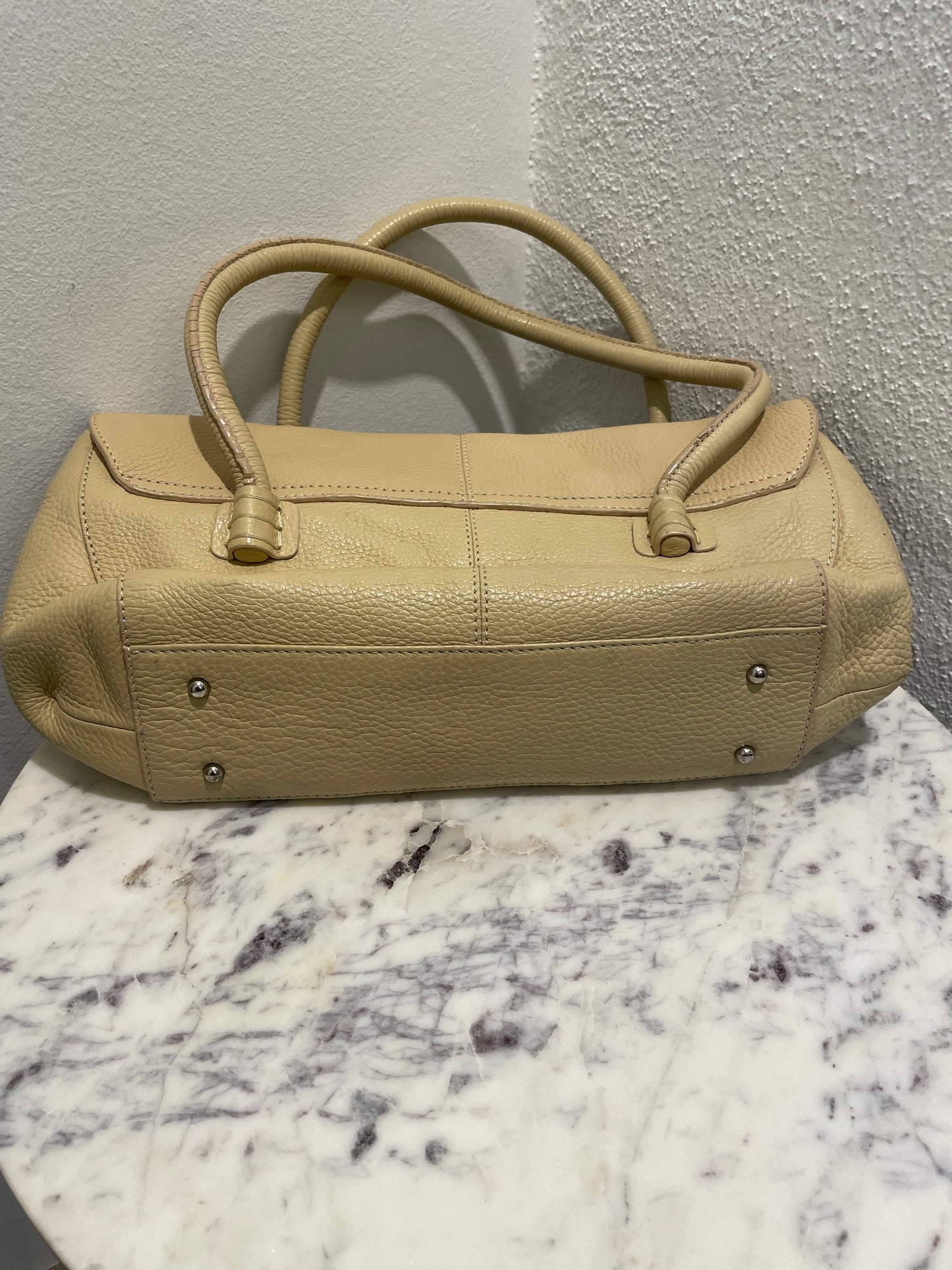 Tod's Corniche Wave East/West – Beige textured leather bag