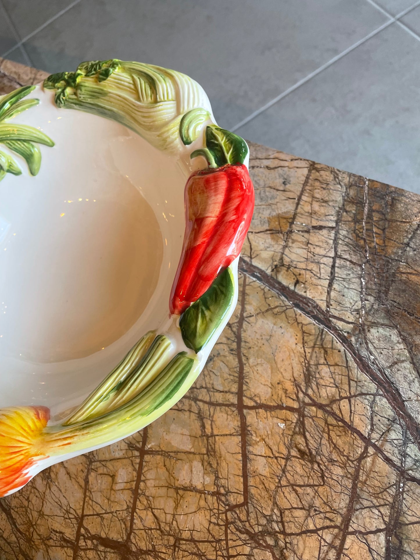 Stor grøntsagsskål - Italiensk porcelæn