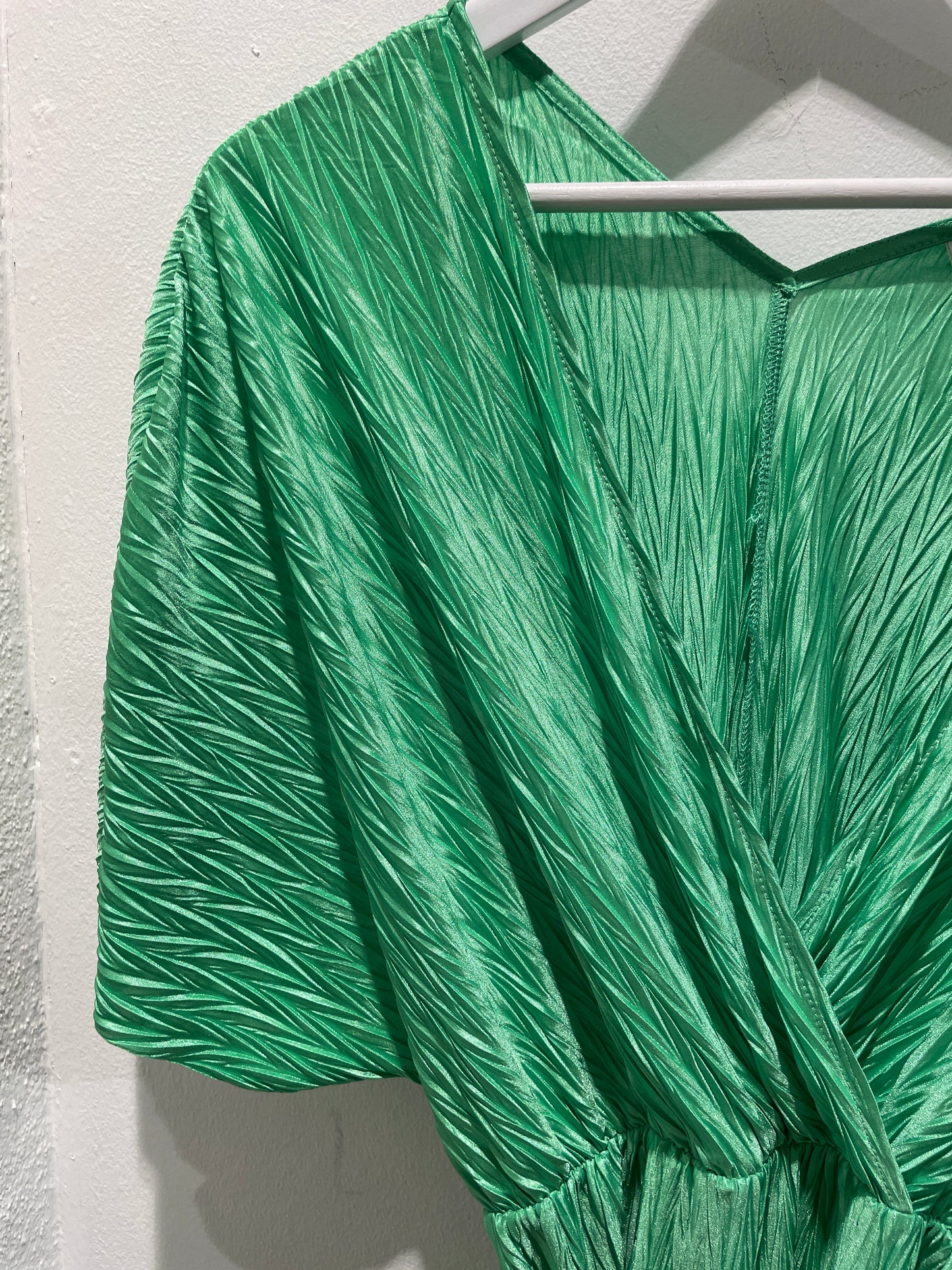 YAS Dress – Green with Tie Detail – Size Medium