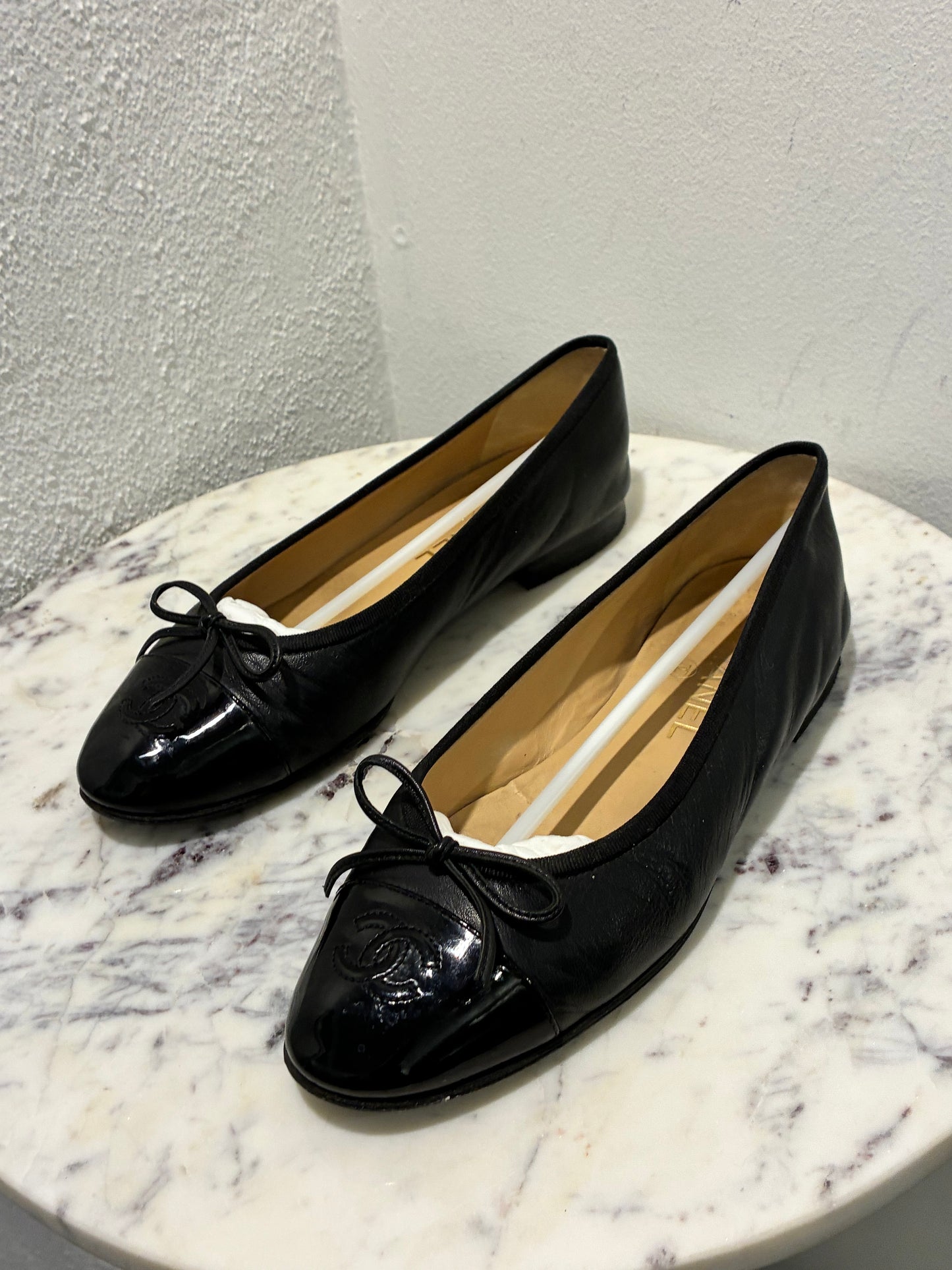 Chanel Ballerinas - Black Lambskin & Patent Leather - EU 38