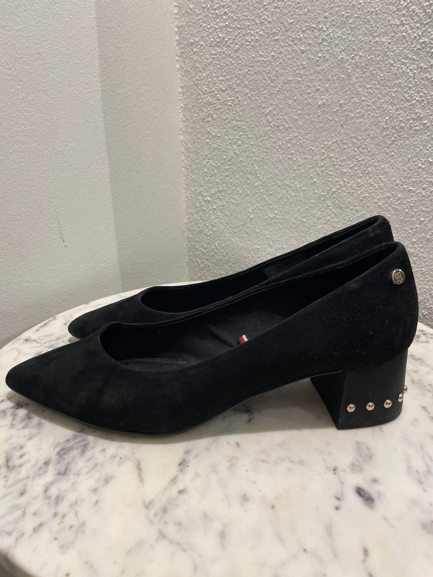 Tommy Hilfiger Round Stud Suede Block Heel Pumps – Black - 40