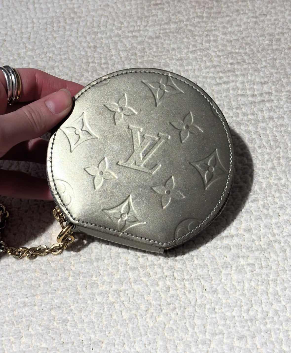 Louis Vuitton Vernis Pouch - Silver Patent leather & Gold Key Chain