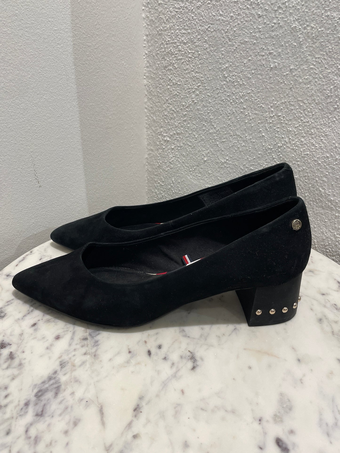 Tommy Hilfiger Round Stud Suede Block Heel Pumps – Black - 40