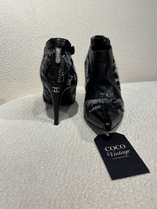 Chanel Ankle Boots – Lambskin & Camelia Bouclé in Black & Grey Mix - EU 38