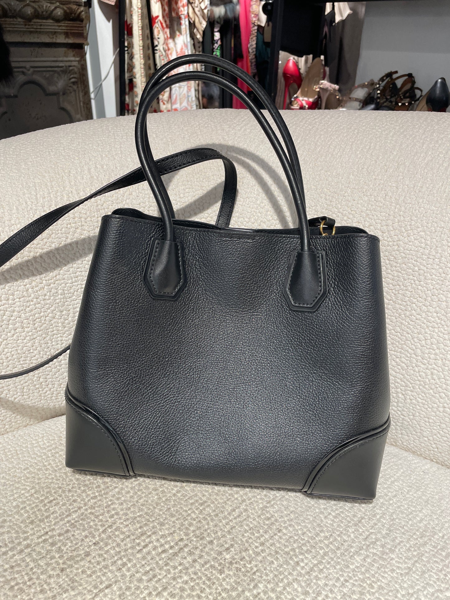 Michael Kors - black & gold - 30 cm x 26 cm.