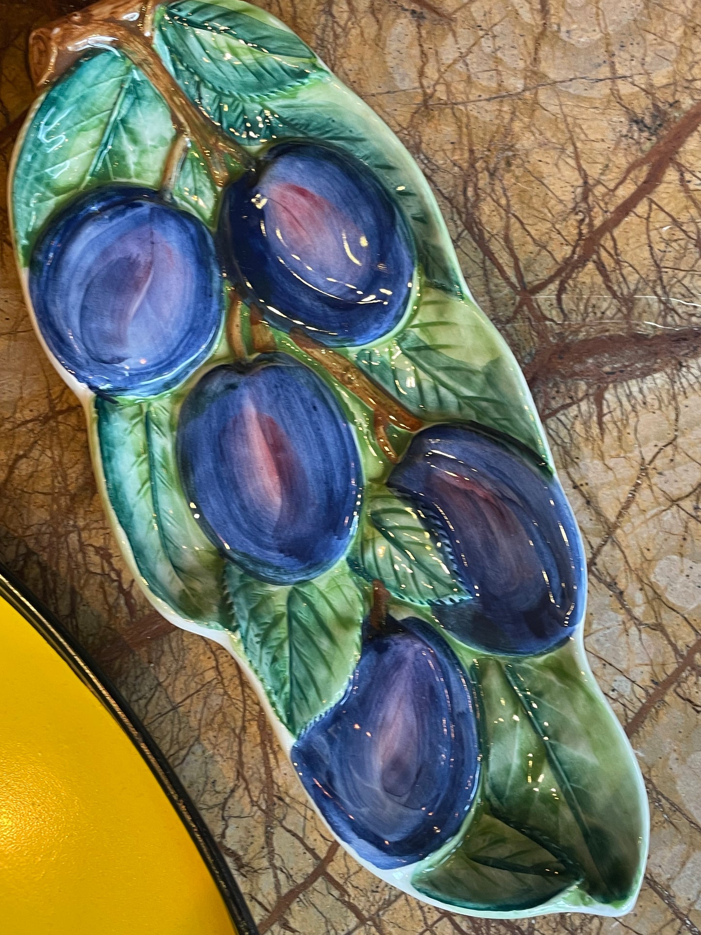 Blomme fad - Håndlavet italiensk porcelæn