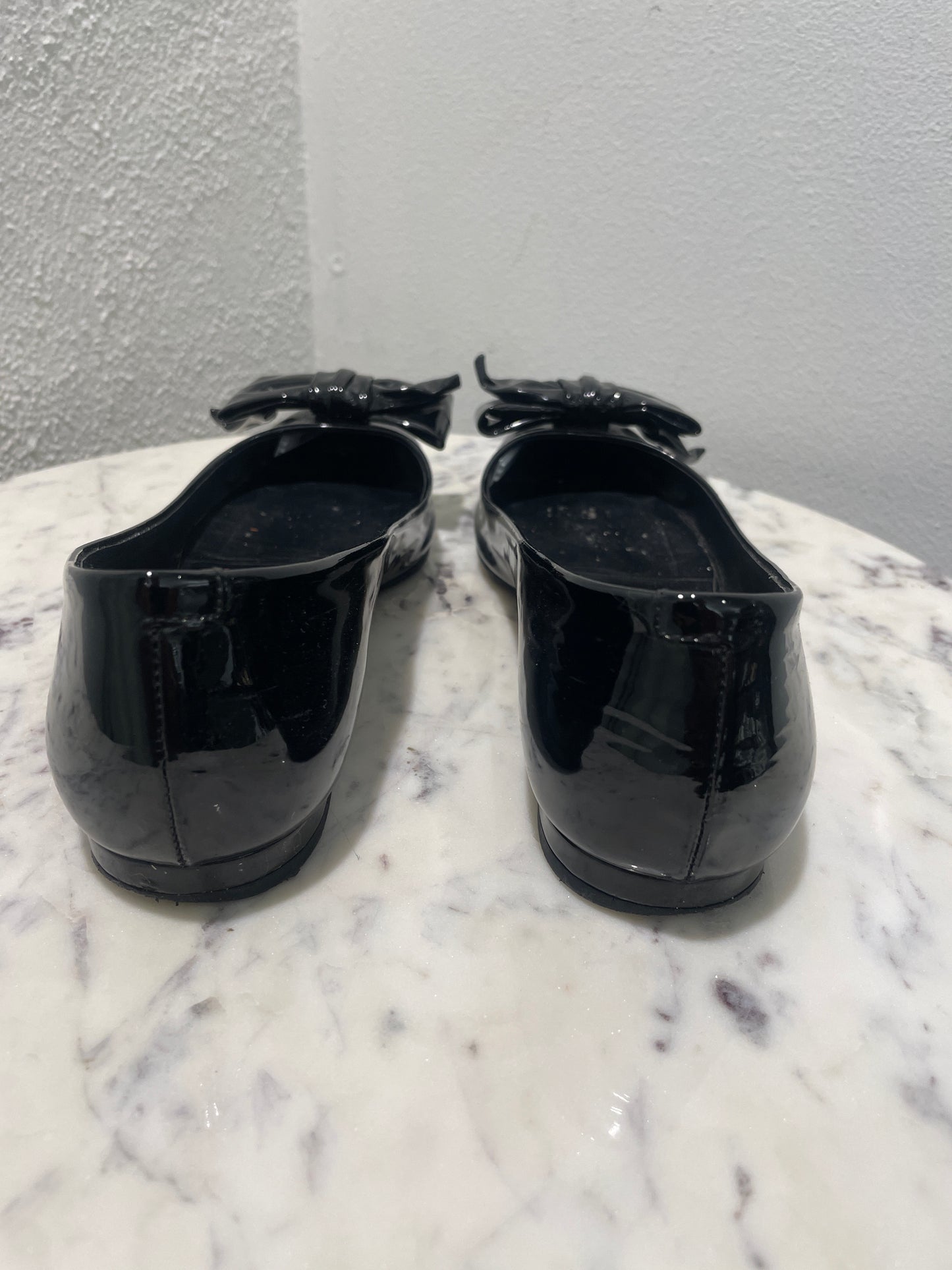 Gucci Black Patent Leather Pointed-Toe Bow Ballet Flats - 36,5