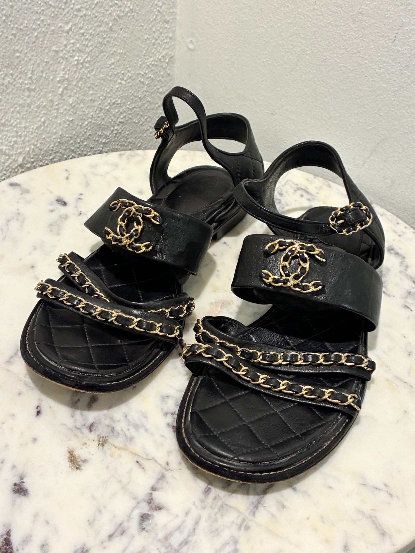 Chanel sandals – Black / Gold -EU 39 C - Medinas Wardrobe