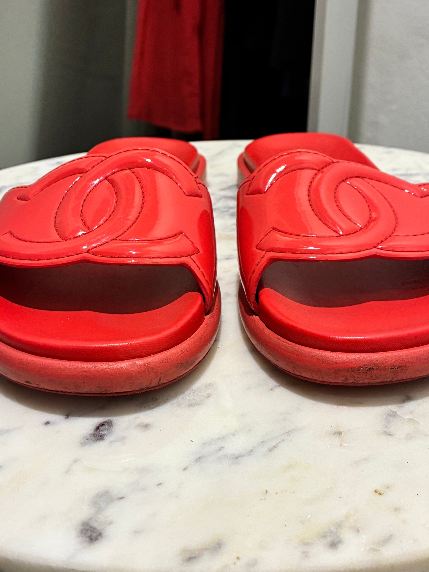 Chanel Sandals - CC Slide Sandals in Rasberry Patent Leather - 39