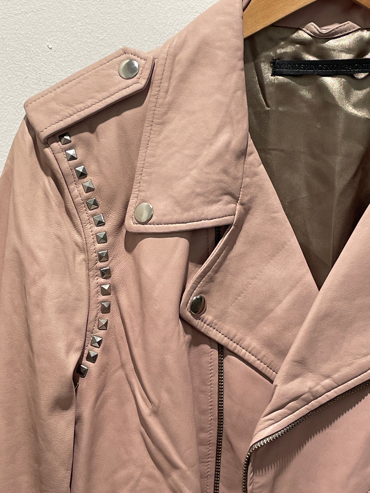 MDK Munderingskompagniet Studded Lambskin Biker Jacket – Dusty Rose - EU42