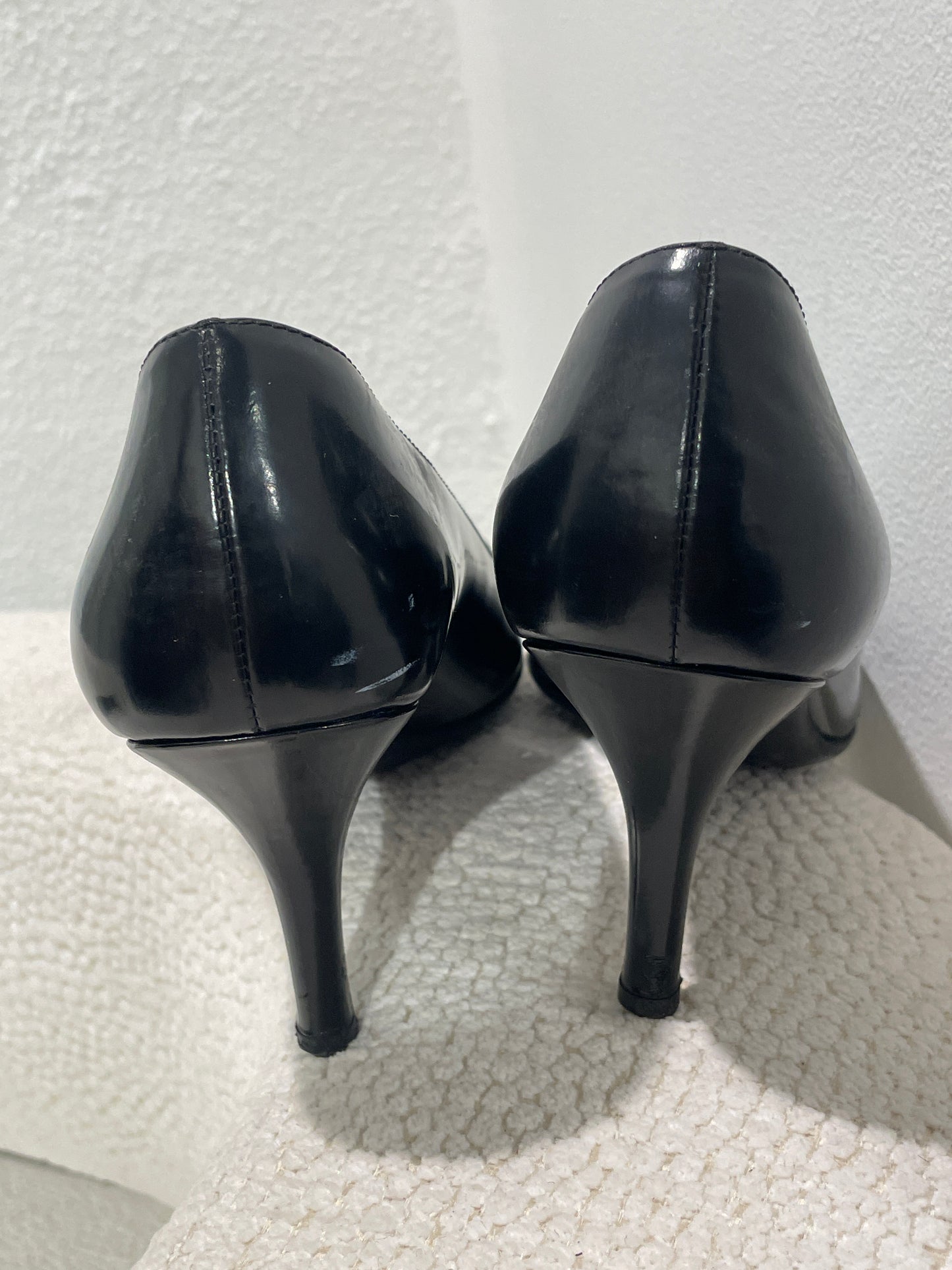 Prada Heels – Black Patent leather - w. logo - 37,5