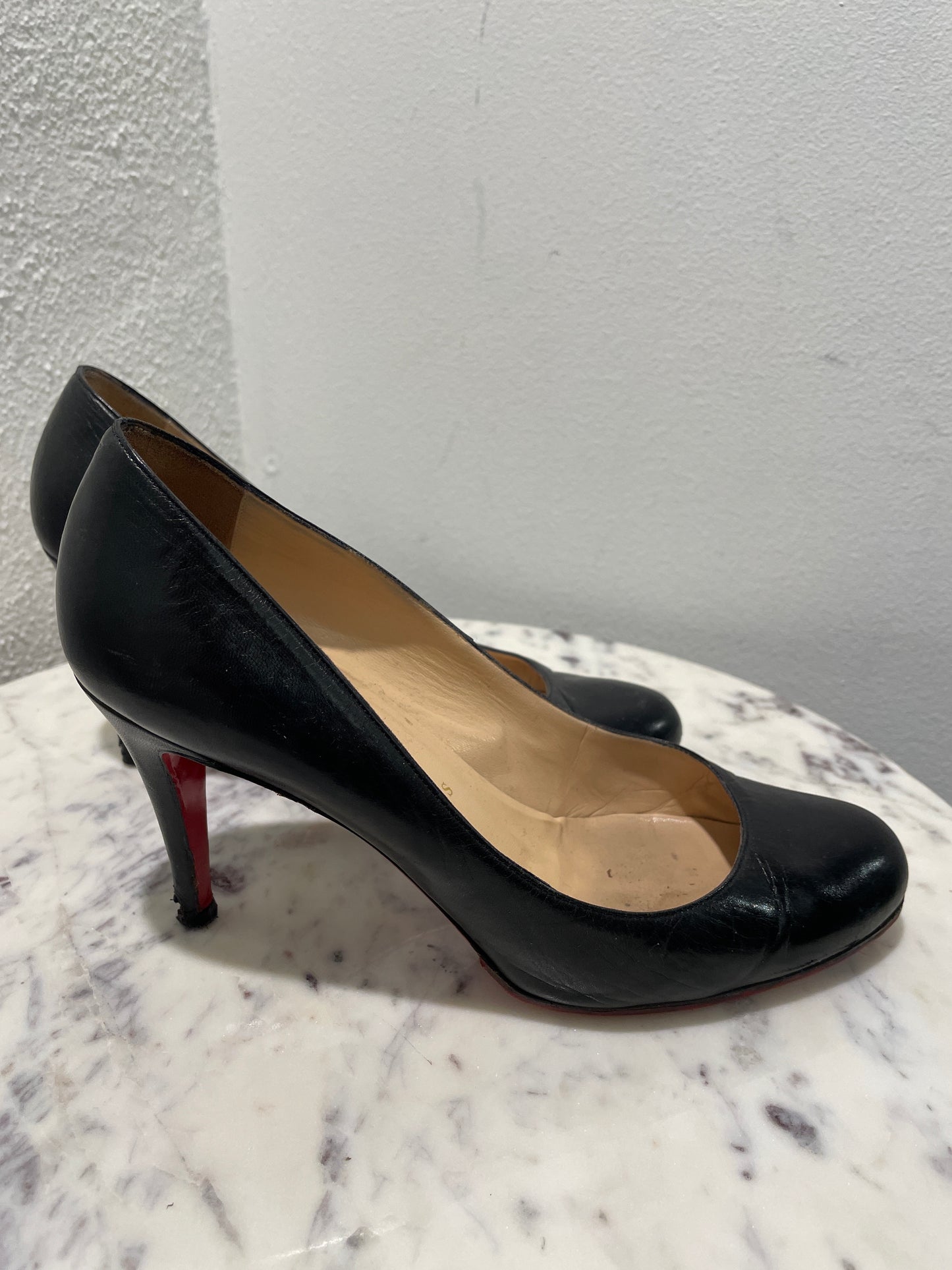 Christian Louboutin Simple Pumps in Black Leather – 37,5