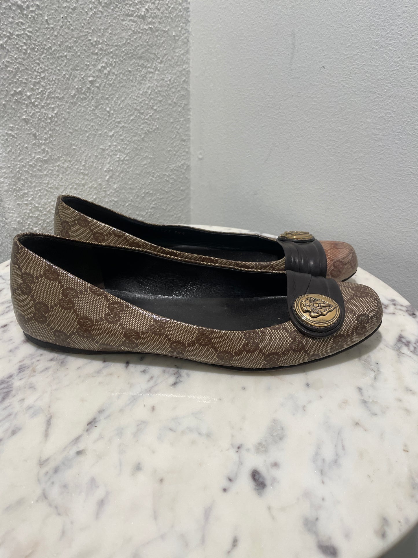 Gucci GG Supreme Canvas Ballet Flats With Crest Detail - 39,5