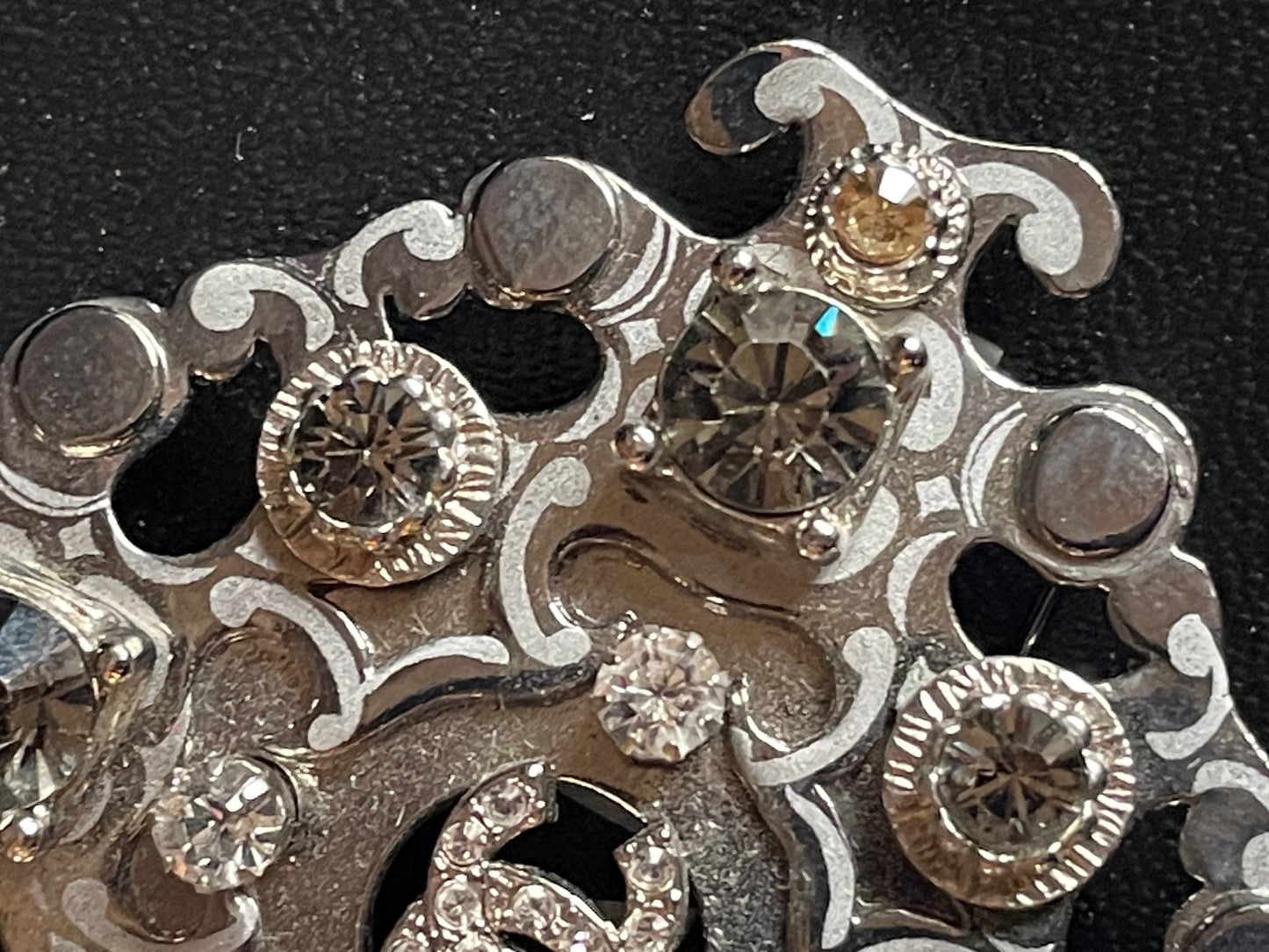 Broche - 7 x 7 cm - smuk stensætning