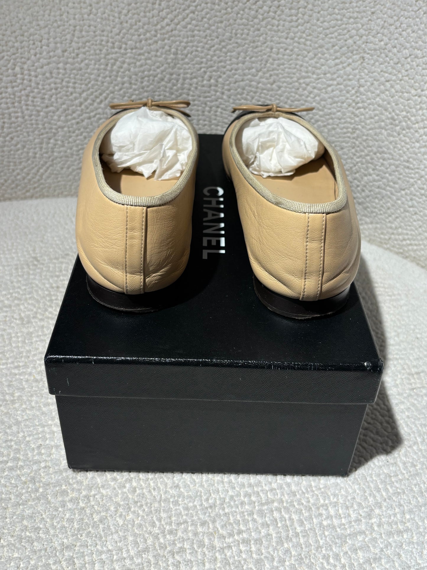 Chanel Ballerinas - Beige and Black lambskin - EU 40C