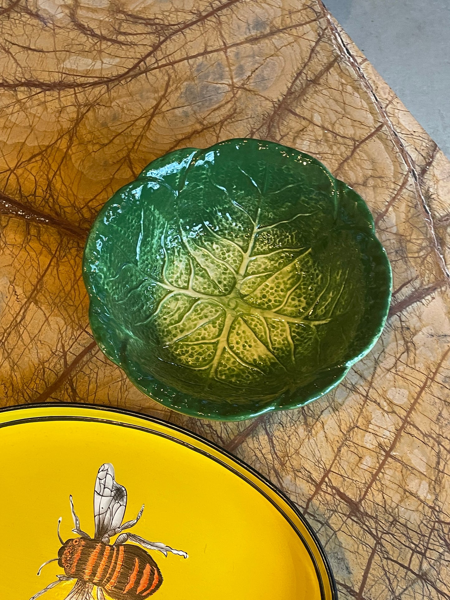 Medium skål af kålblade - Italiensk porcelæn