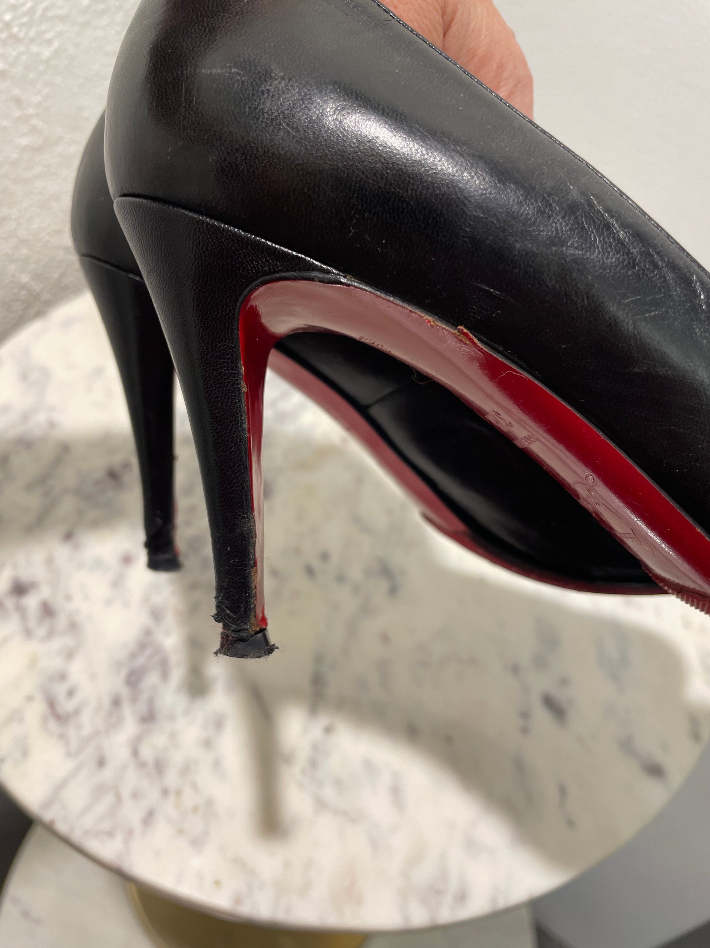 Christian Louboutin Simple Pumps in Black Leather – 37,5