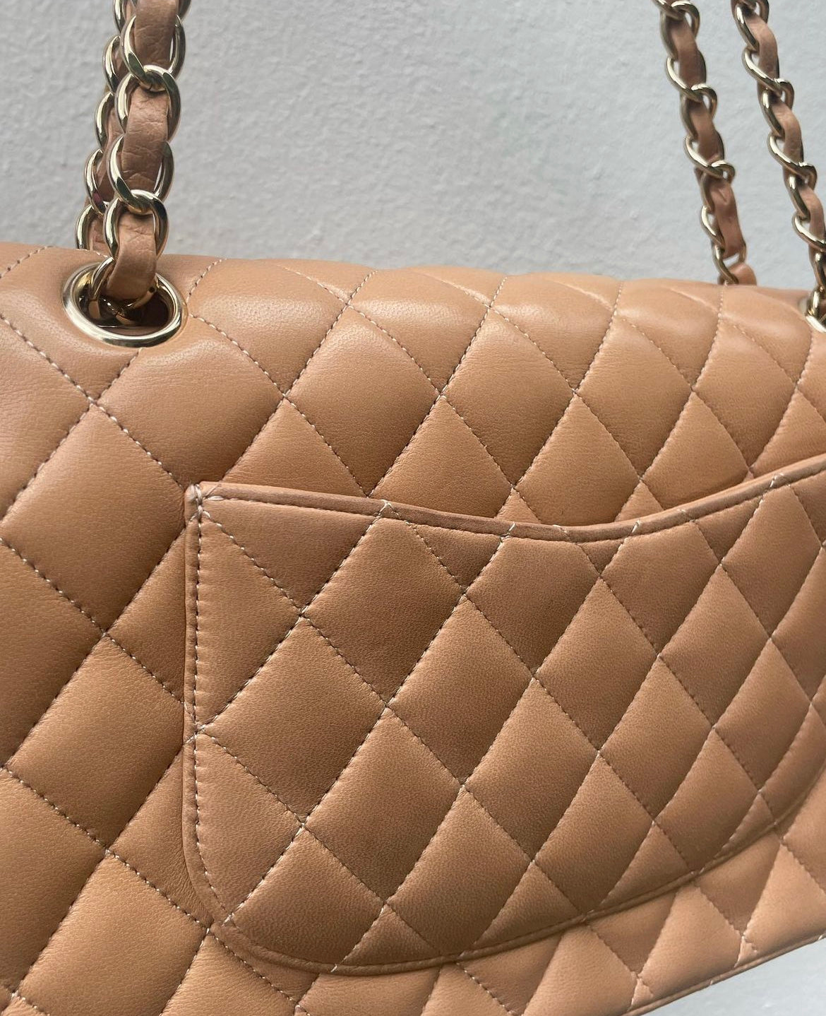 Chanel - Classic flap bag - Beige lammeskind m. guld hrdw.