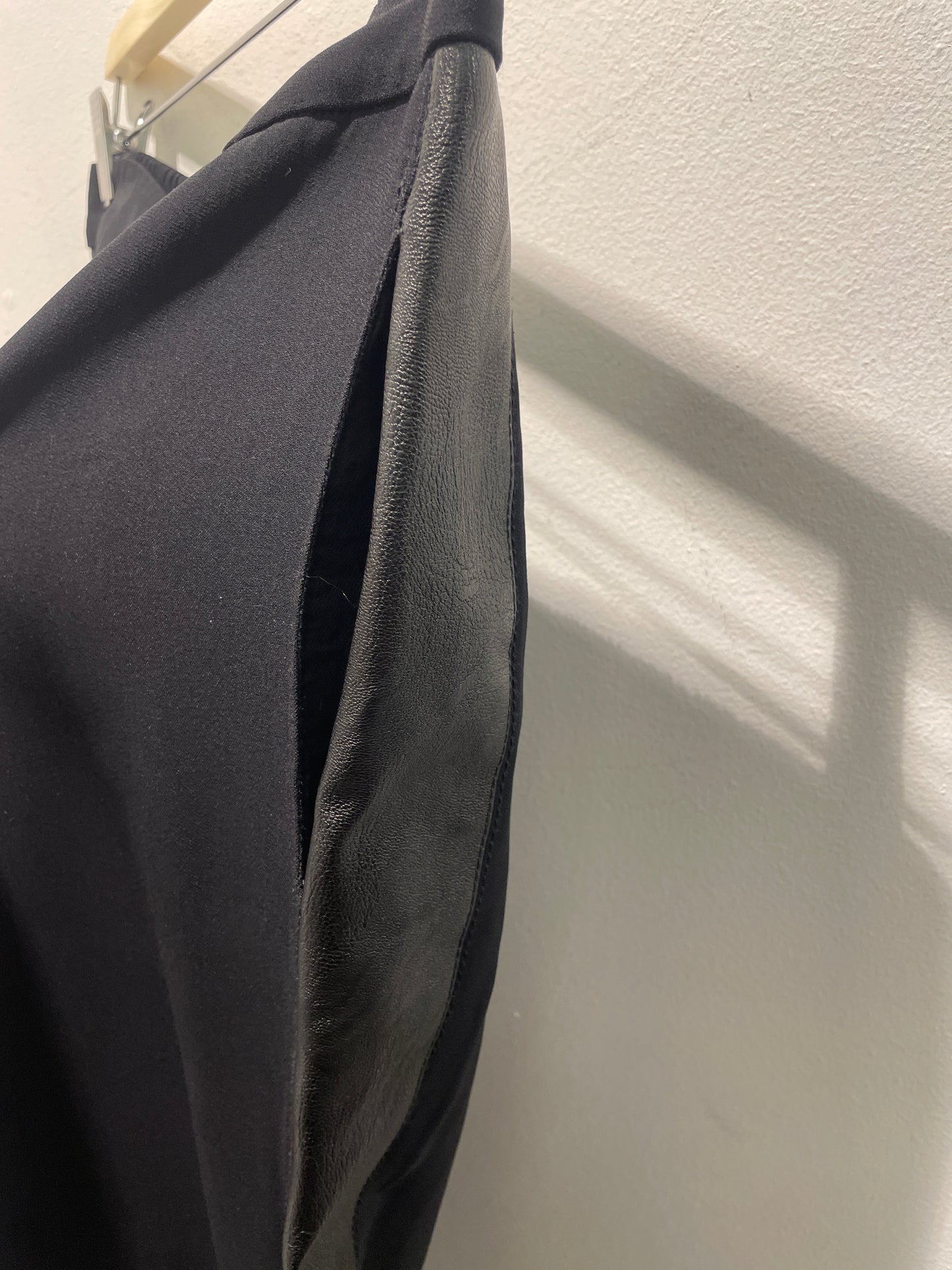 Stella McCartney — Black Jogger Trousers with Vegan Leather and Ribbed Cuffs - Size IT 38 / Fits EU 36
