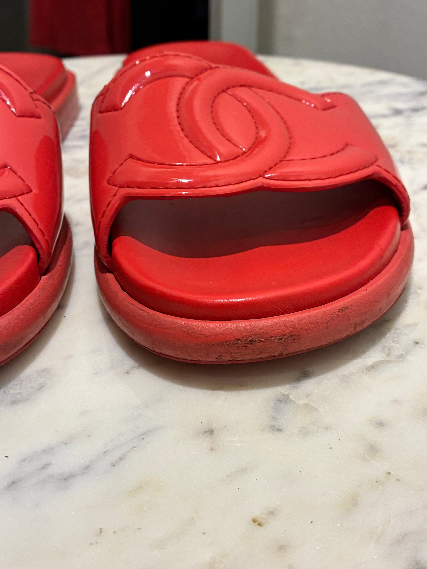 Chanel Sandals - CC Slide Sandals in Rasberry Patent Leather - 39