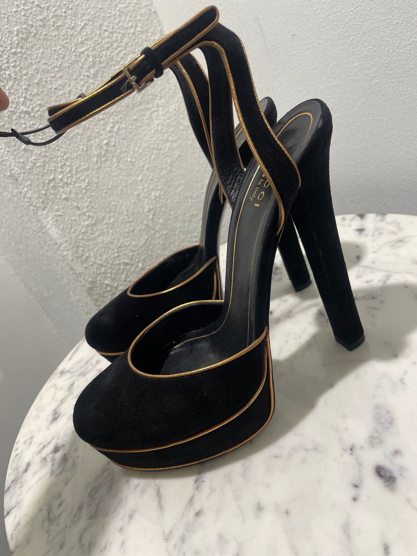 Gucci Houston Suede Platform Ankle-Strap Sandals - 37,5