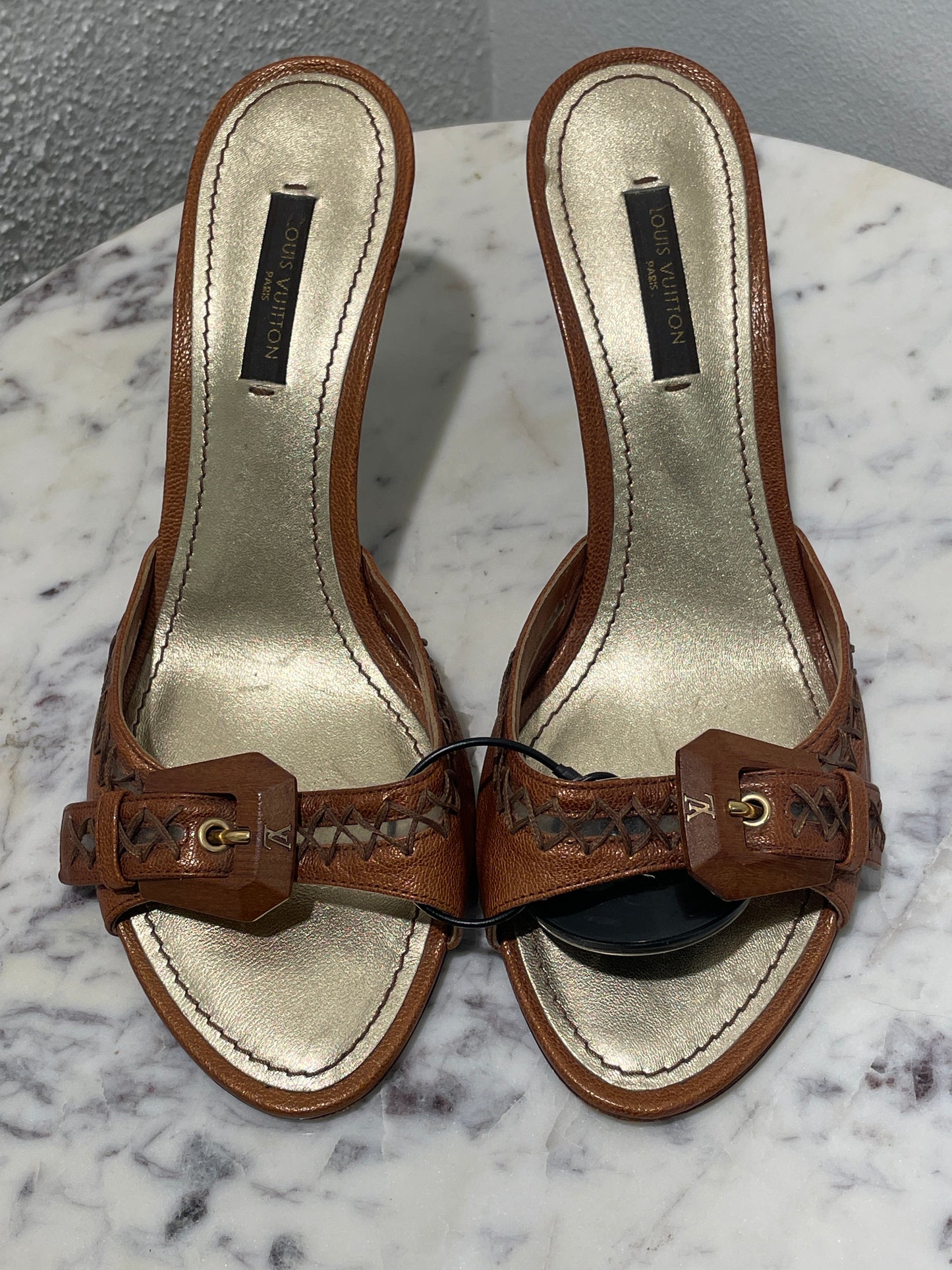 Louis Vuitton Tan Woven Leather Open-Toe Mules with Buckle Detail - 37,5