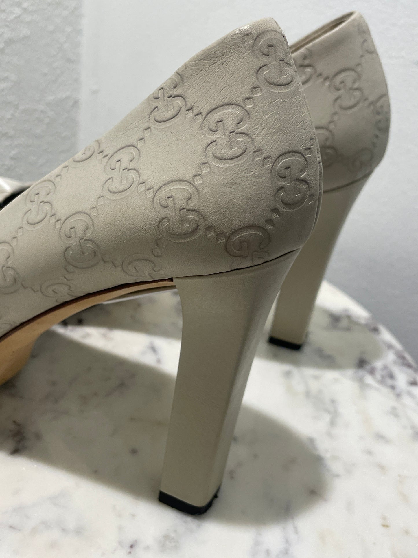 Gucci Guccissima Off-White Embossed Leather Peep-Toe Platform Pumps - 38