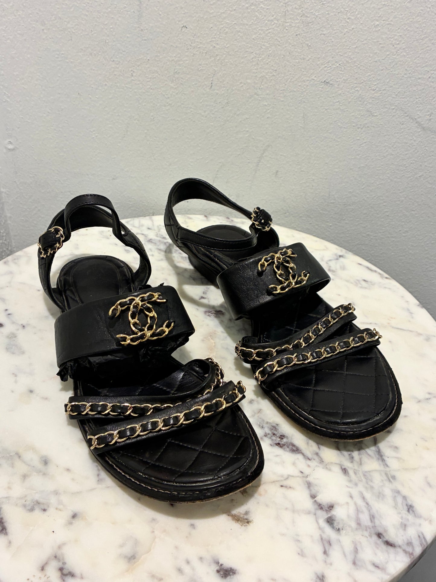 Chanel sandals – Black / Gold -EU 39 C - Medinas Wardrobe
