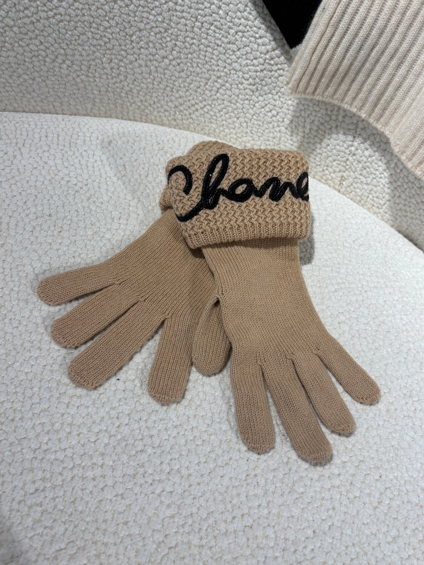 Chanel Gloves – Cashmere & Sequin Logo in Beige & Black - Size S