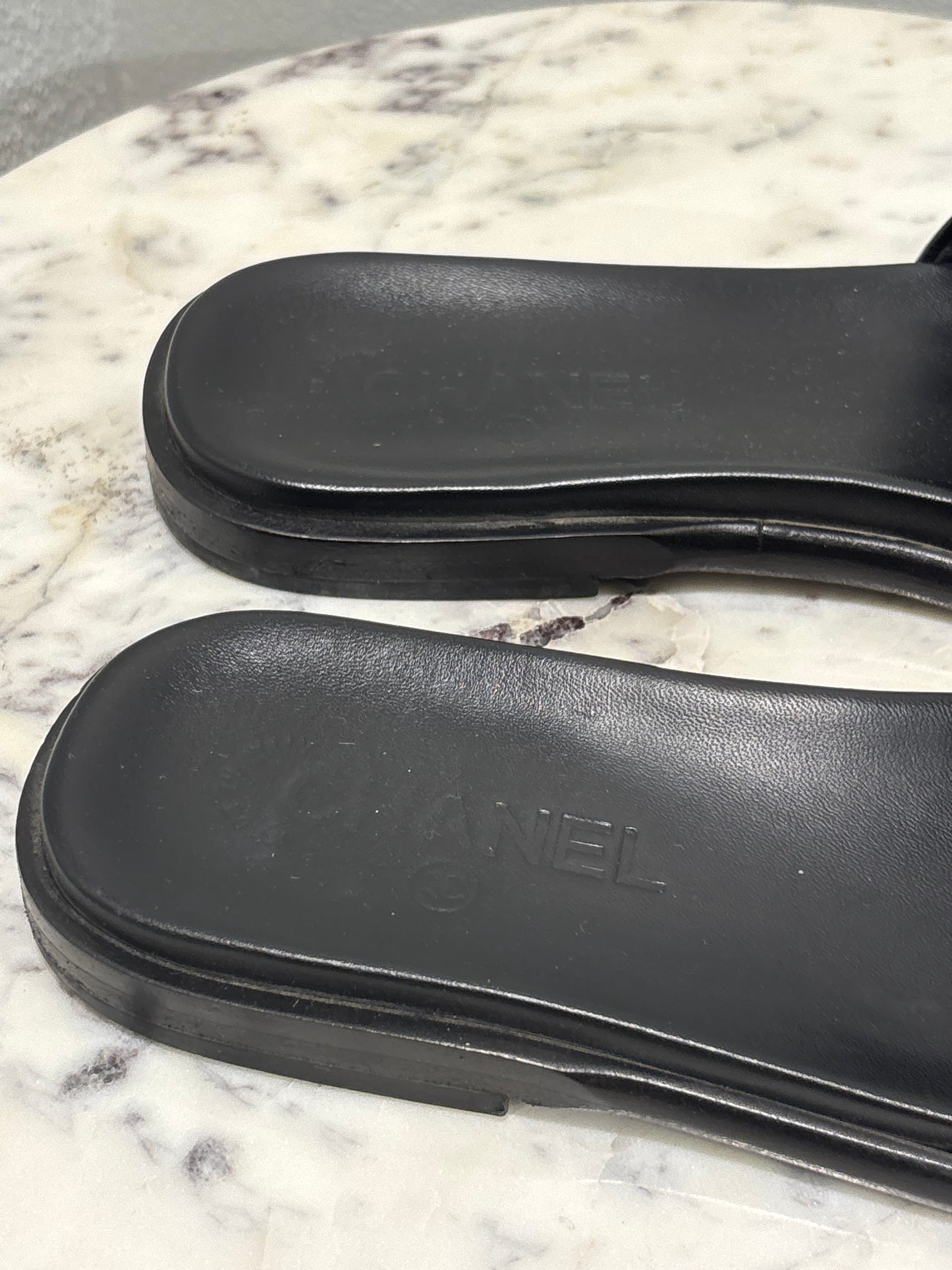 Chanel Sandals - CC Slide Sandals in Black Patent Leather - 38C