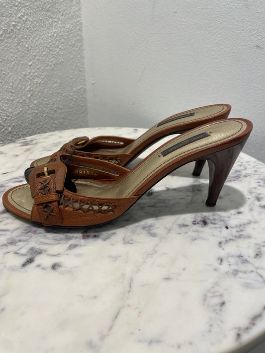 Louis Vuitton Tan Woven Leather Open-Toe Mules with Buckle Detail - 37,5
