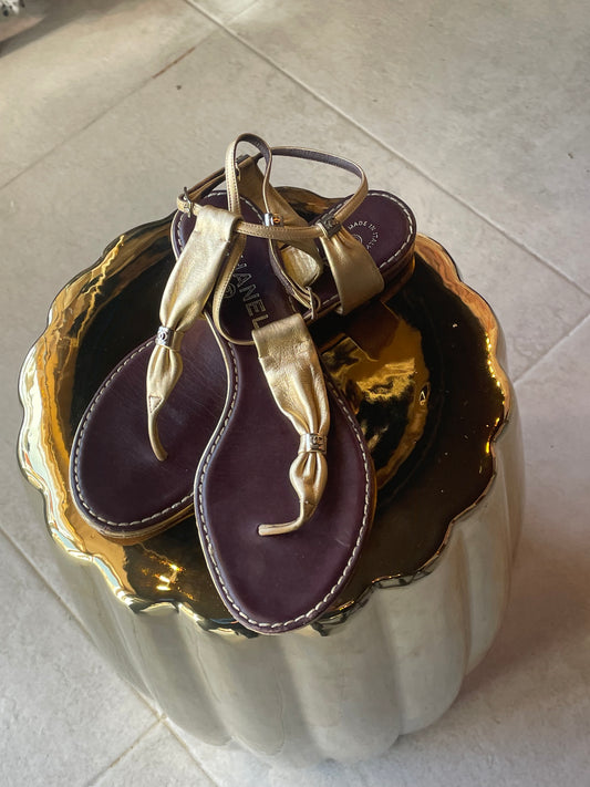 Chanel - Sandal i guld