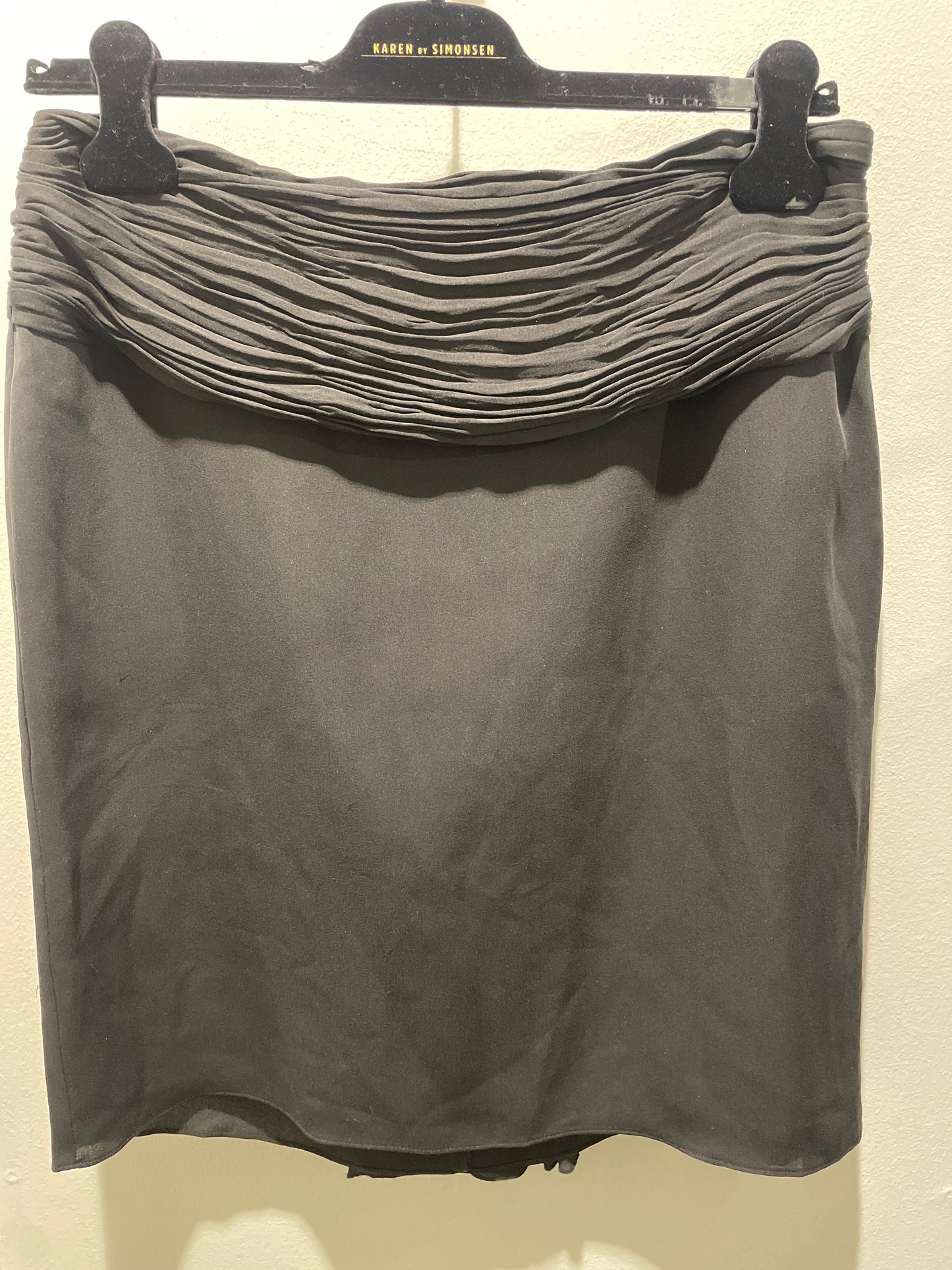 Valentino silk skirt – beautiful details on back - EU40