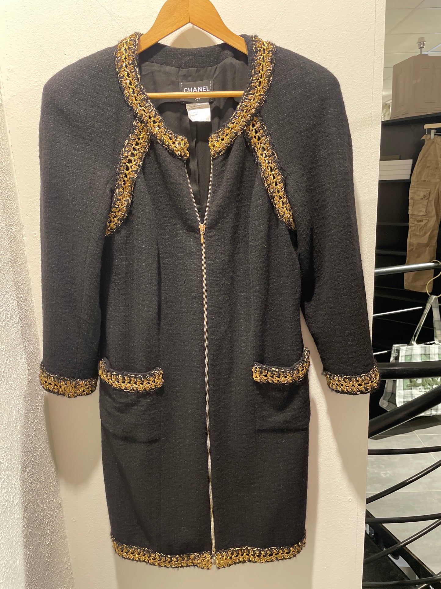 Chanel –  Boucle dress / jacket - black & gold - EU 44