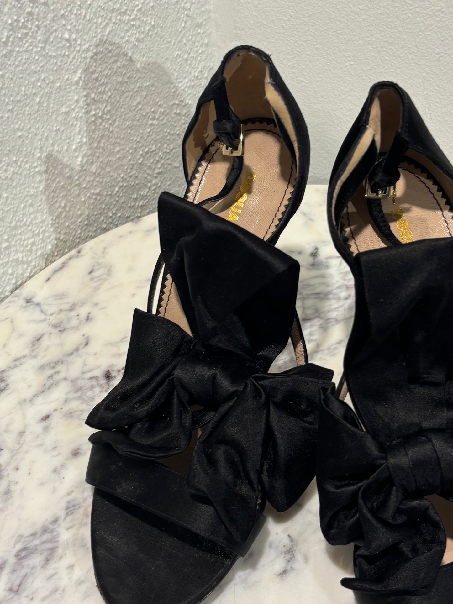 DSQUARED - Elegant black satin bow sandals - 38,5 - Medinas Wardrobe