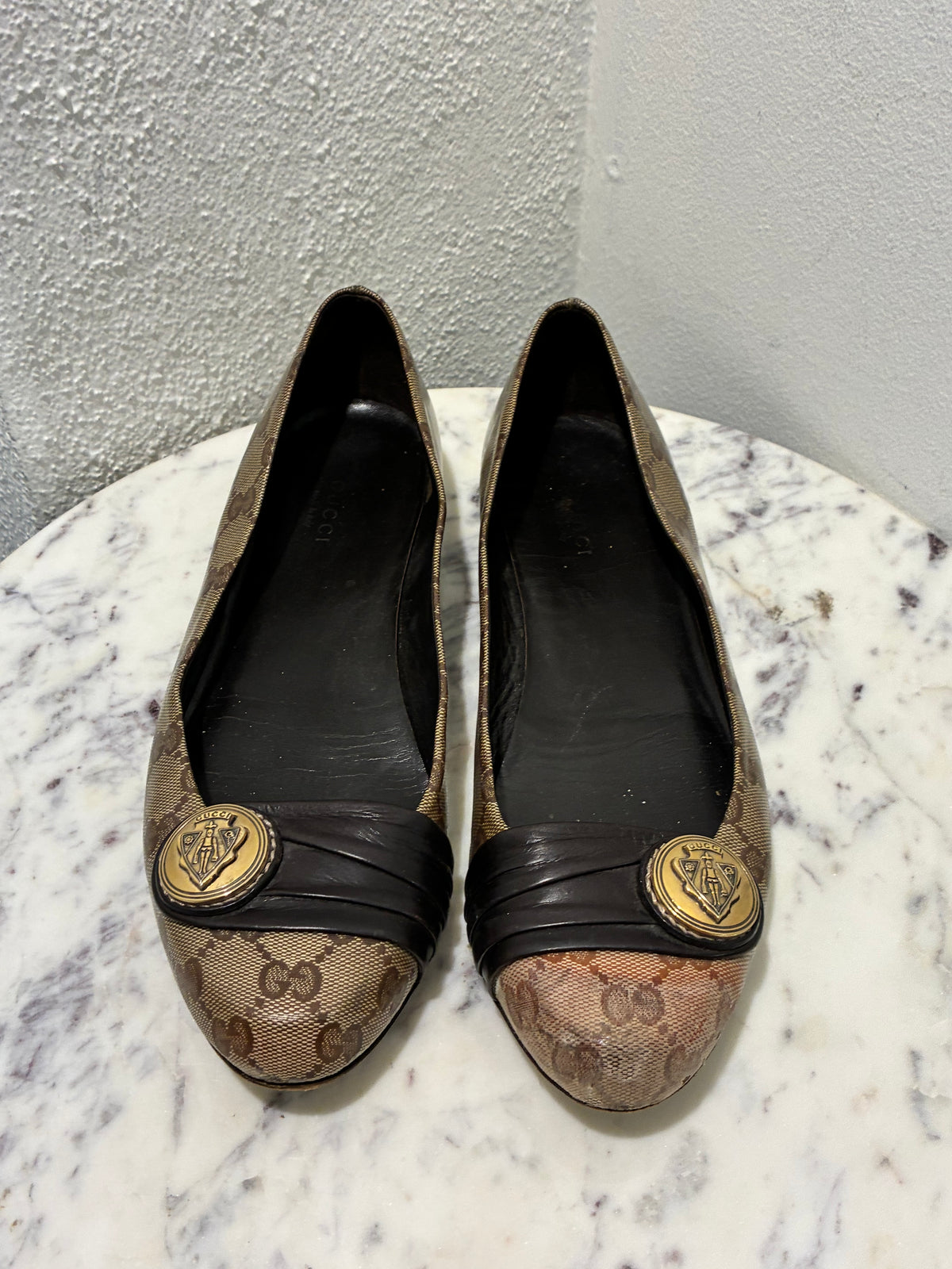 Gucci GG Canvas Ballet Flats With Crest Detail - 39,5