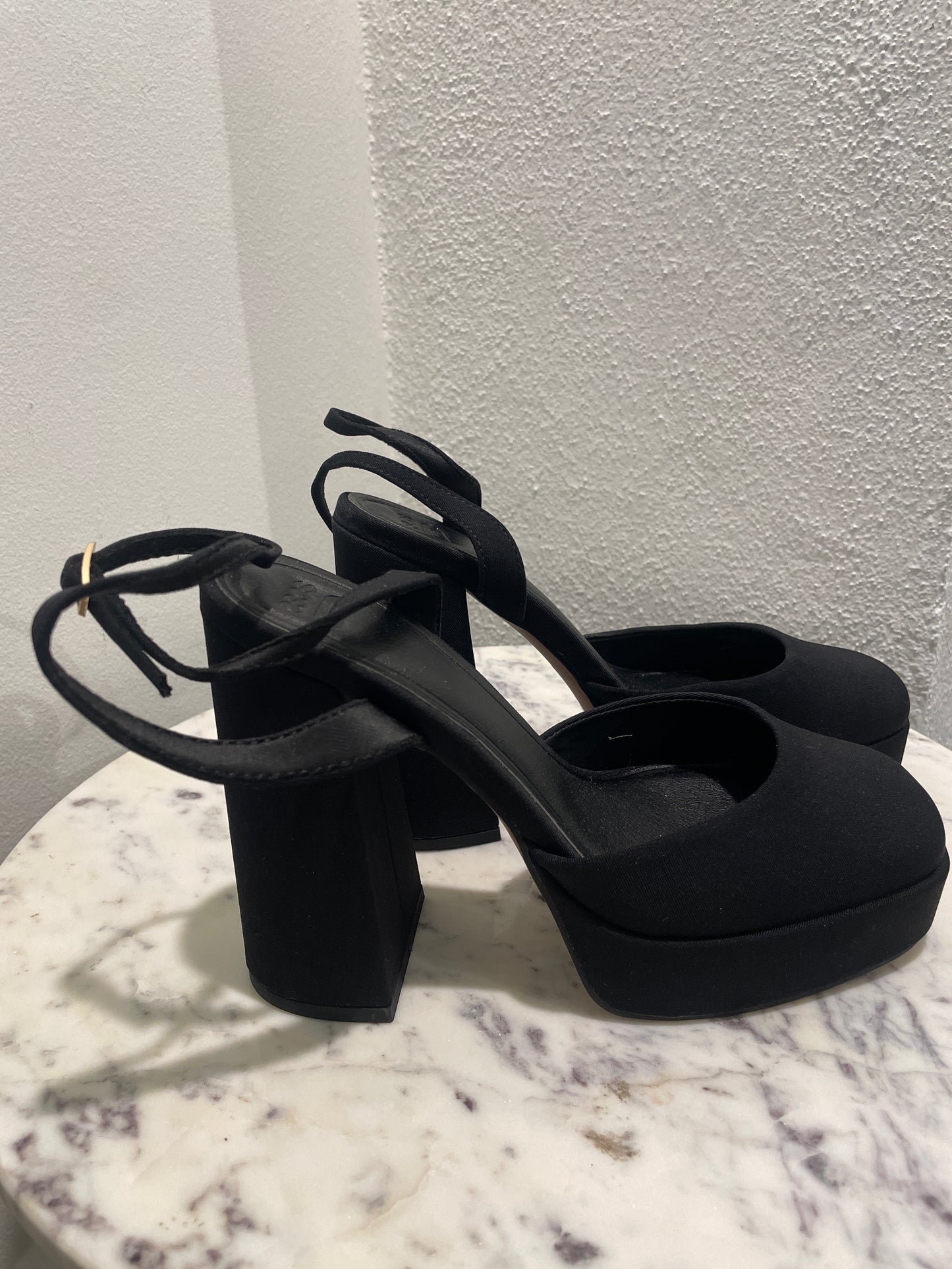 ASOS Block Heel Pumps – Size EU 39 - Medinas Wardrobe