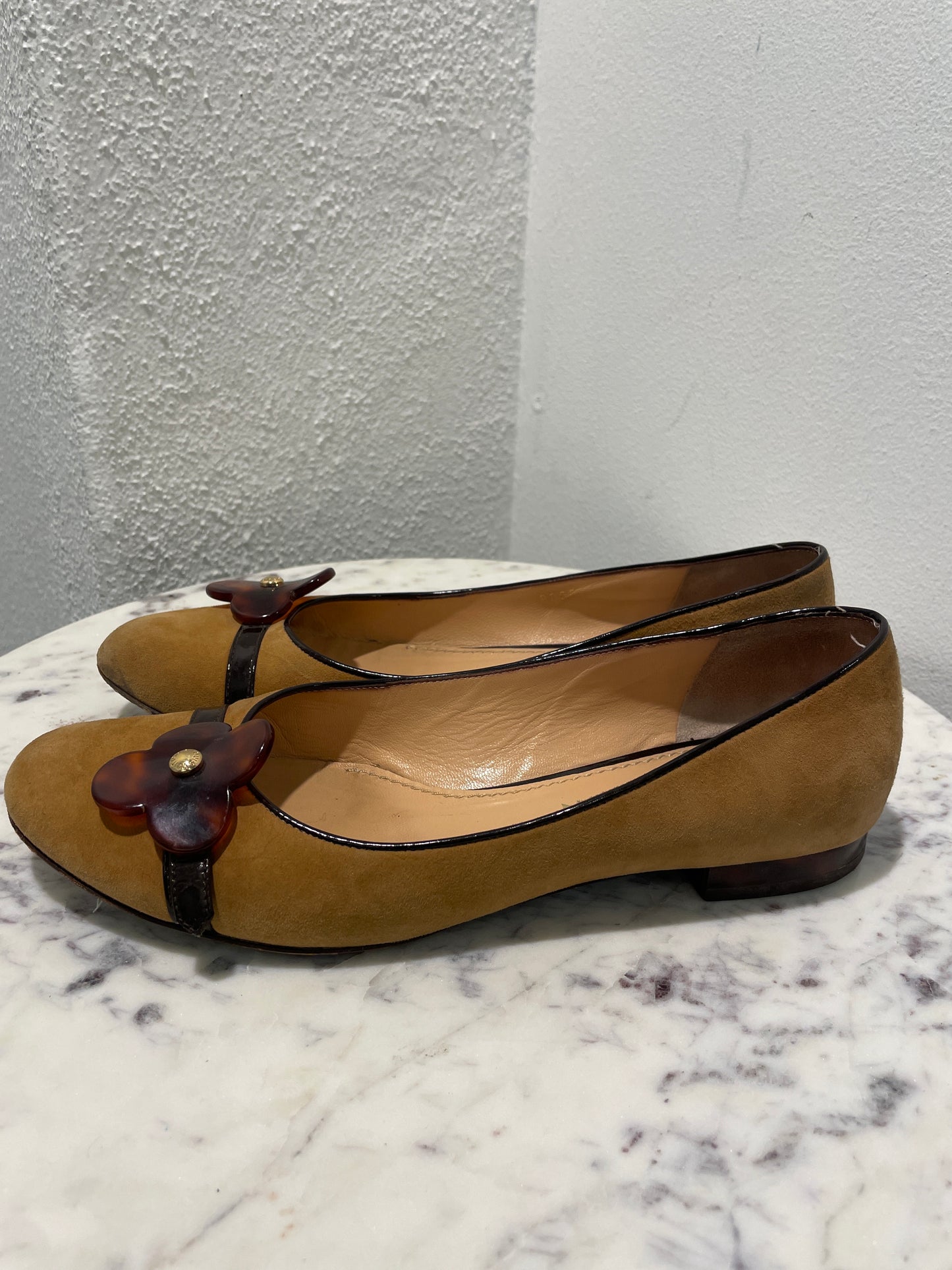 Louis Vuitton Tan Suede Fleur Ballet Flats with Tortoiseshell Monogram Flower - 38,5