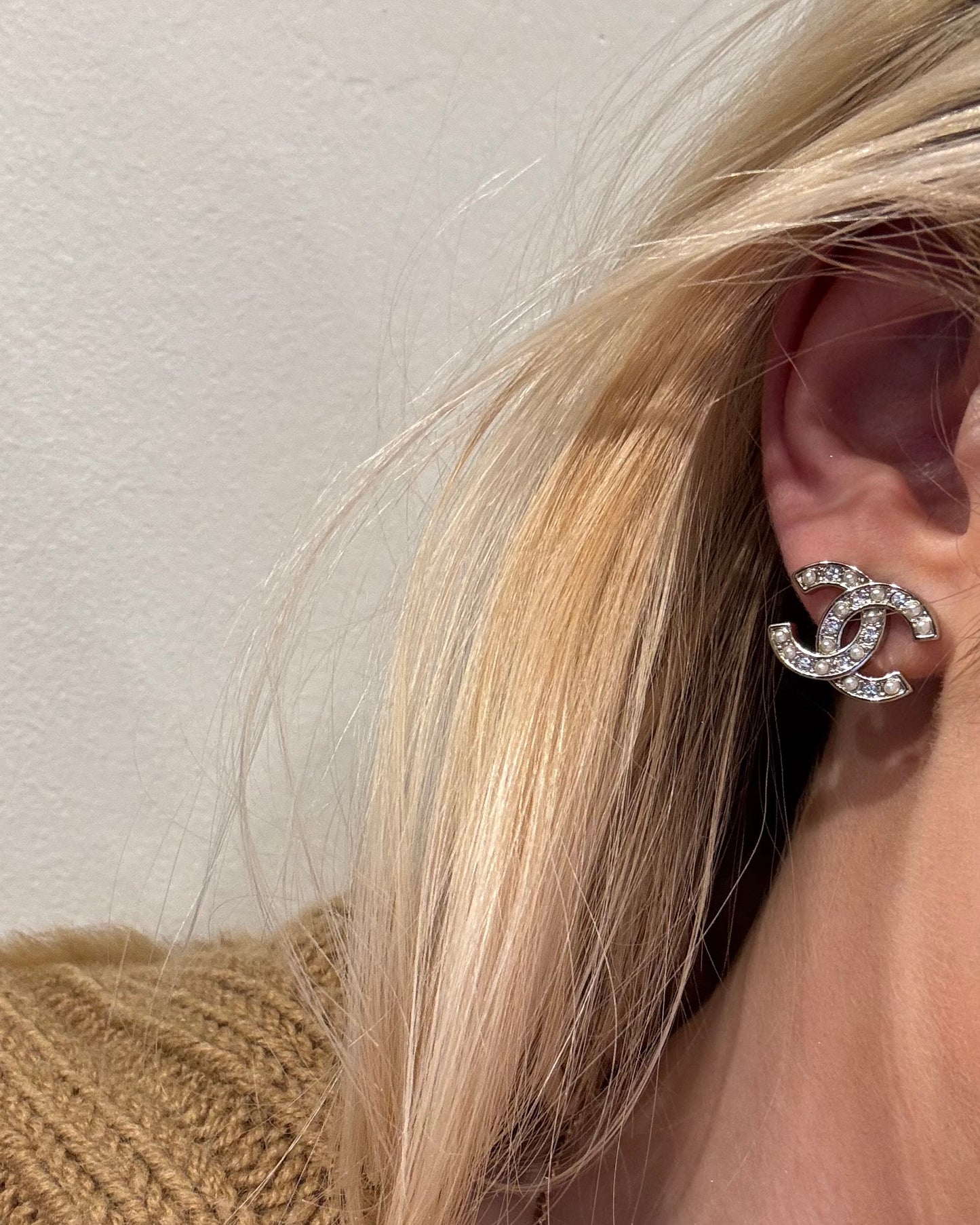 Chanel CC Earrings – Silver-Tone Metal with Stones & Pearls