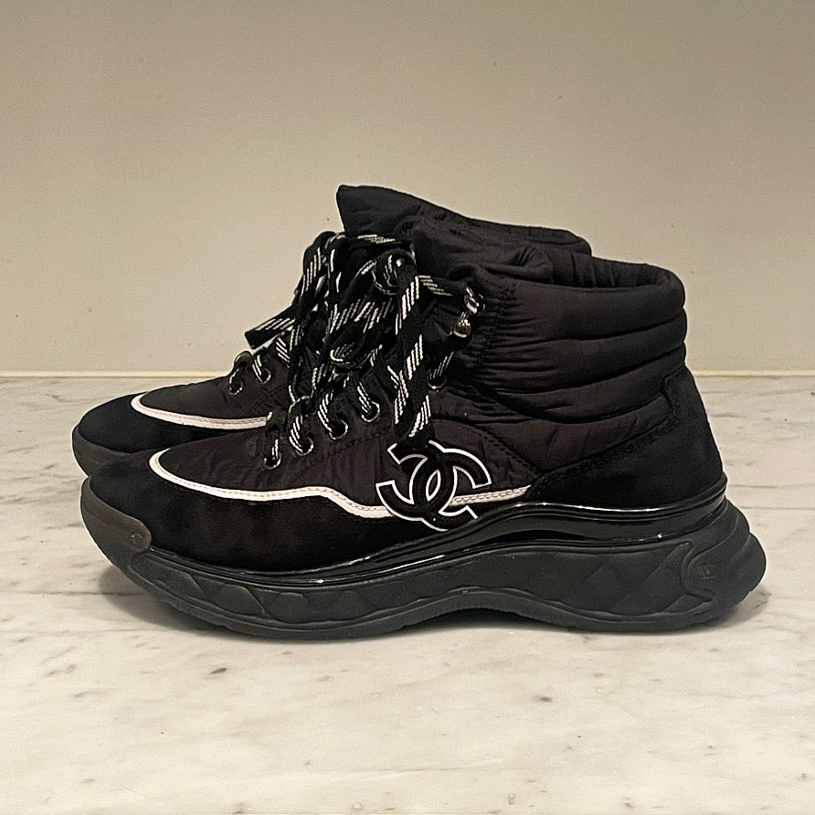 Chanel - High-top sneakers - Sort