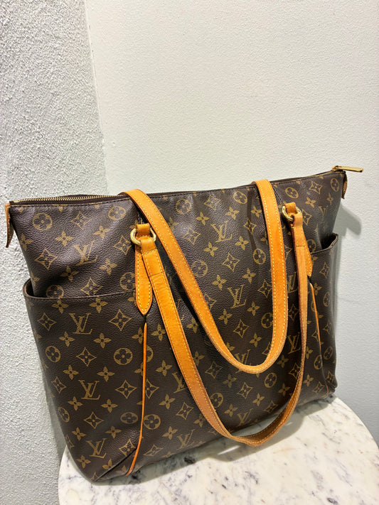 Louis Vuitton - Totally MM Tote