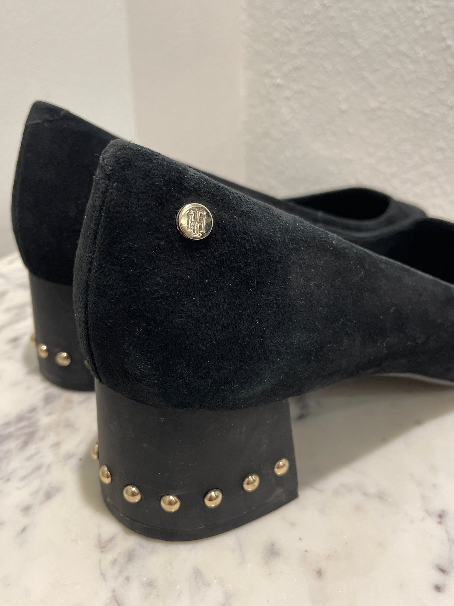 Tommy Hilfiger Round Stud Suede Block Heel Pumps – Black - 40