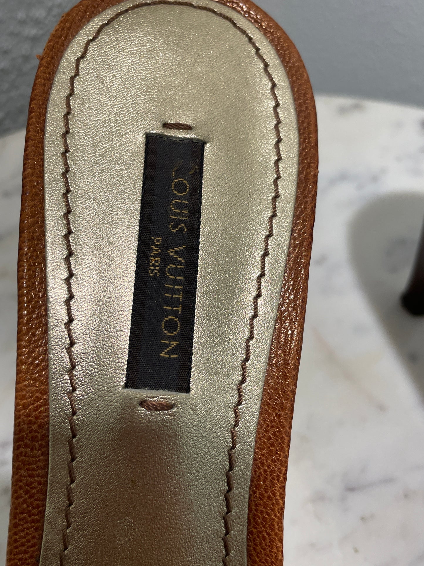 Louis Vuitton Tan Woven Leather Open-Toe Mules with Buckle Detail - 37,5