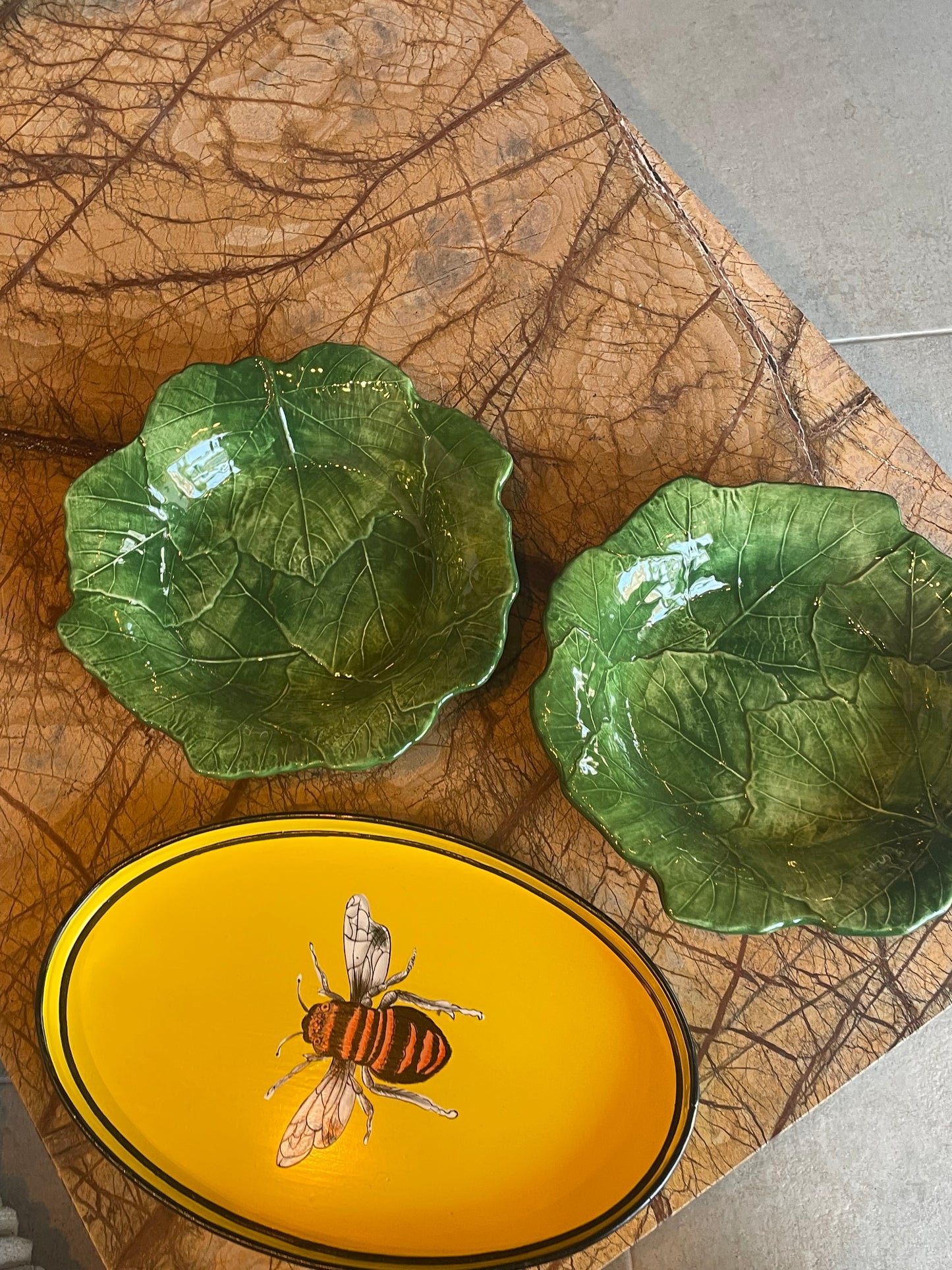 Mellem skål af vinblade - Italiensk porcelæn