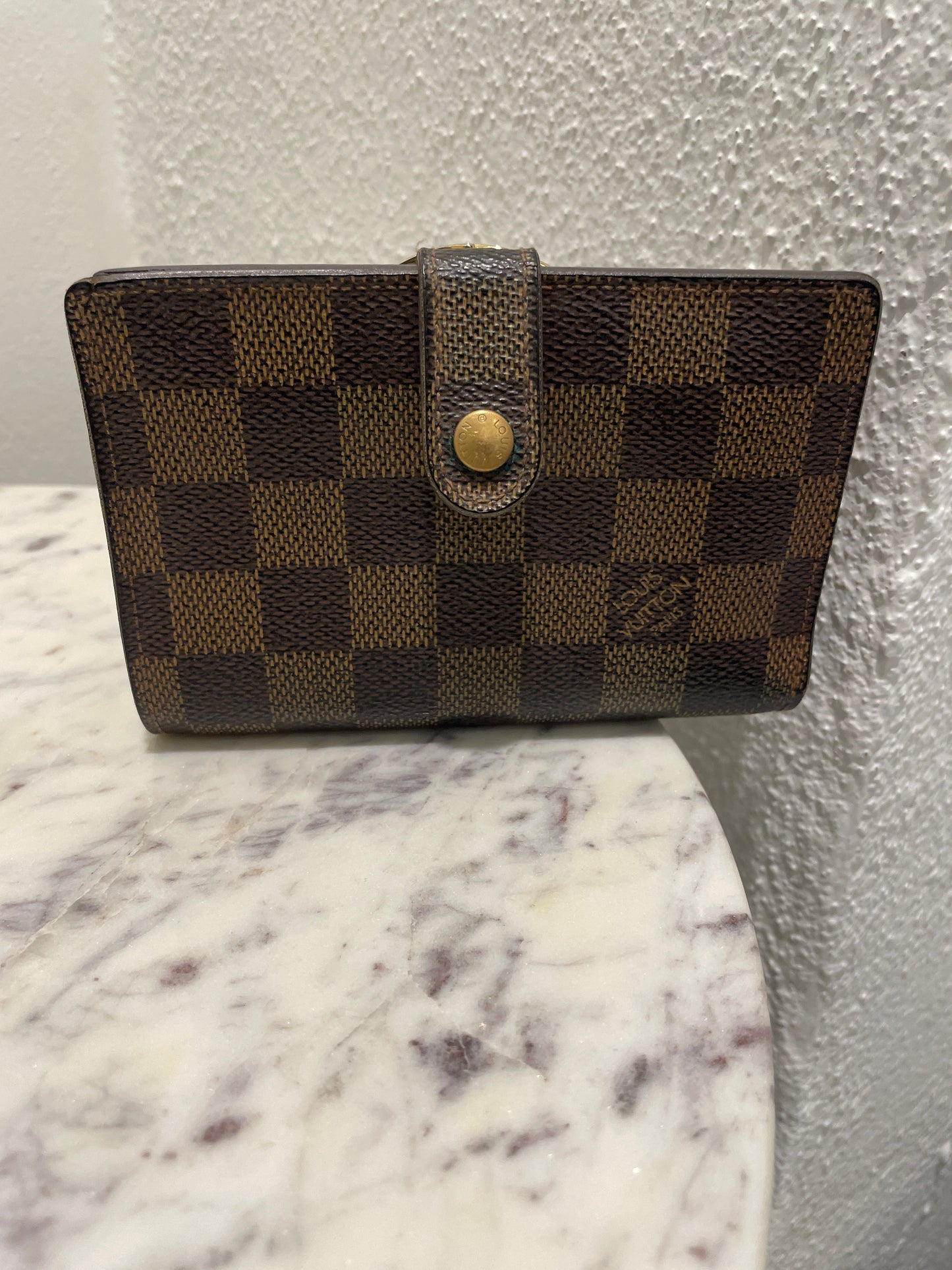 Louis Vuitton French Wallet – Timeless leather wallet in Damier Ebene canvas