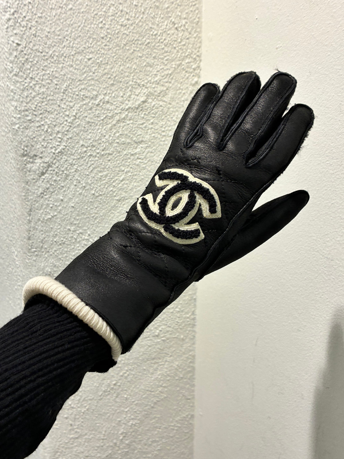 Chanel Gloves – Black Lambskin - Size 7