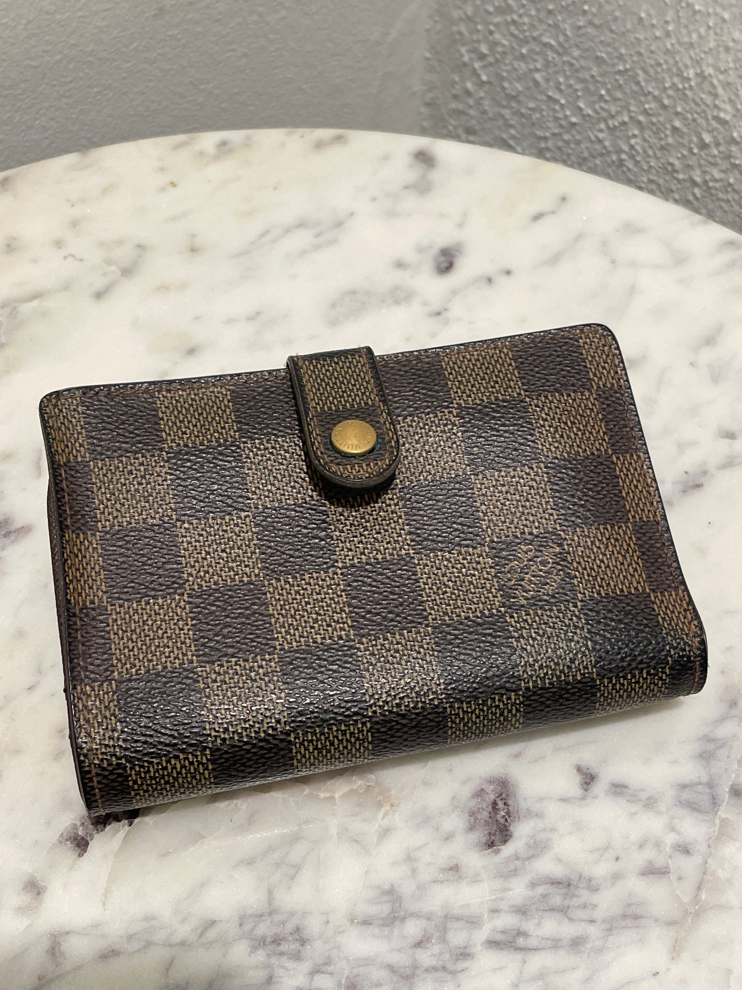 Louis Vuitton French Wallet – Timeless leather wallet in Damier Ebene canvas
