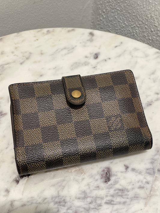 Louis Vuitton French Wallet – Timeless leather wallet in Damier Ebene canvas